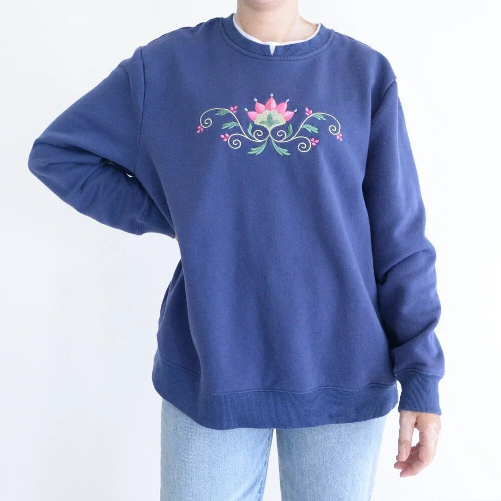 Vintage Pembroke Blue Embroidered Floral Blooms Botanical Garden Sweater L